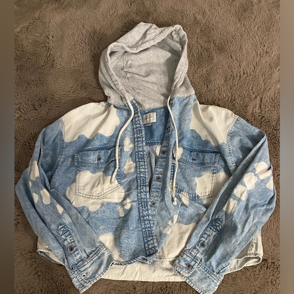 American Eagle Bleached Denim Cropped Hooded Jean Jacket - Picture 4 of 9